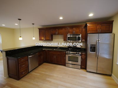 Fort Hill 4 Beds 2 Baths Boston - $4,000