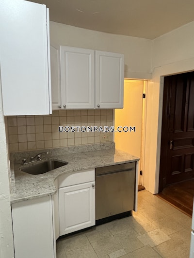 Allston Very spacious 3 Bed 1 bath apartment available on Adella Place in Allston!!  Boston - $3,300 50% Fee