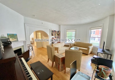 Brookline Awesome 5 bed 3 bath with laundry in unit!!  Boston University - $6,500