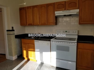 Brookline Deal Alert! Spacious 1 Bed 1 Bath apartment in Euston St  Boston University - $3,300