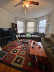 Brookline 5 bed 2 bath with laundry in unit in Brookline!  Coolidge Corner - $6,300