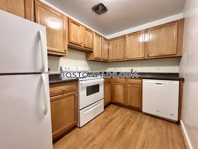 Brookline 2 Beds 1 Bath  Beaconsfield - $3,125 No Fee