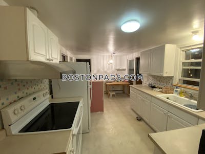 Waltham Apartment for rent 3 Bedrooms 1 Bath - $2,750
